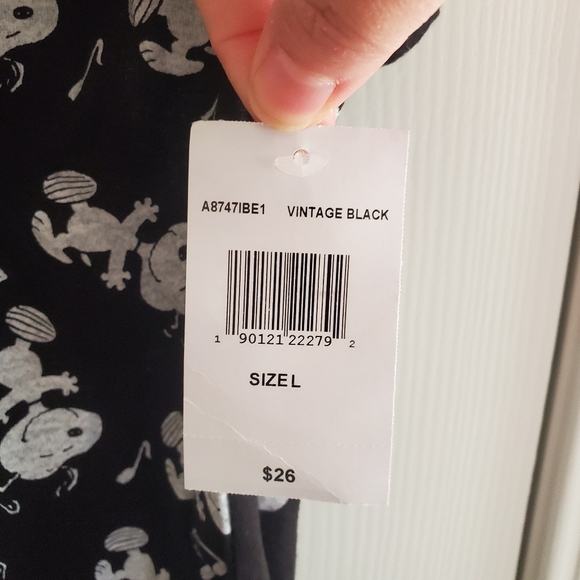 NWT Peanuts Snoopy Mighty Fine t-shirt In Vintage Black Size L - Picture 4 of 4